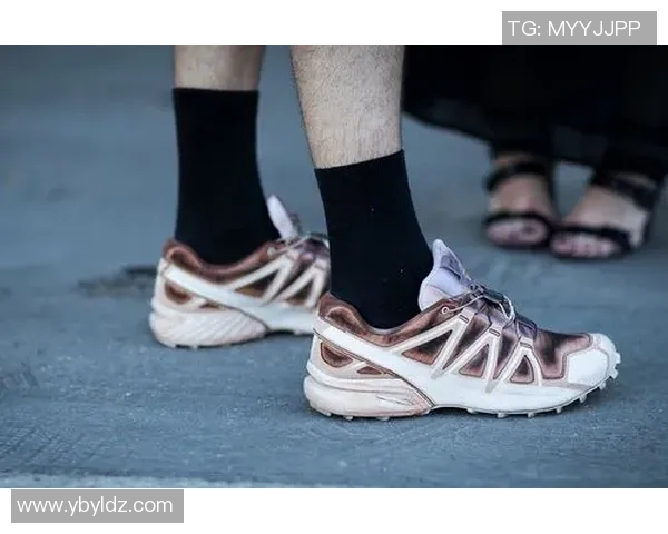 聚焦足球星鞋探索速度力量与荣耀背后的秘密